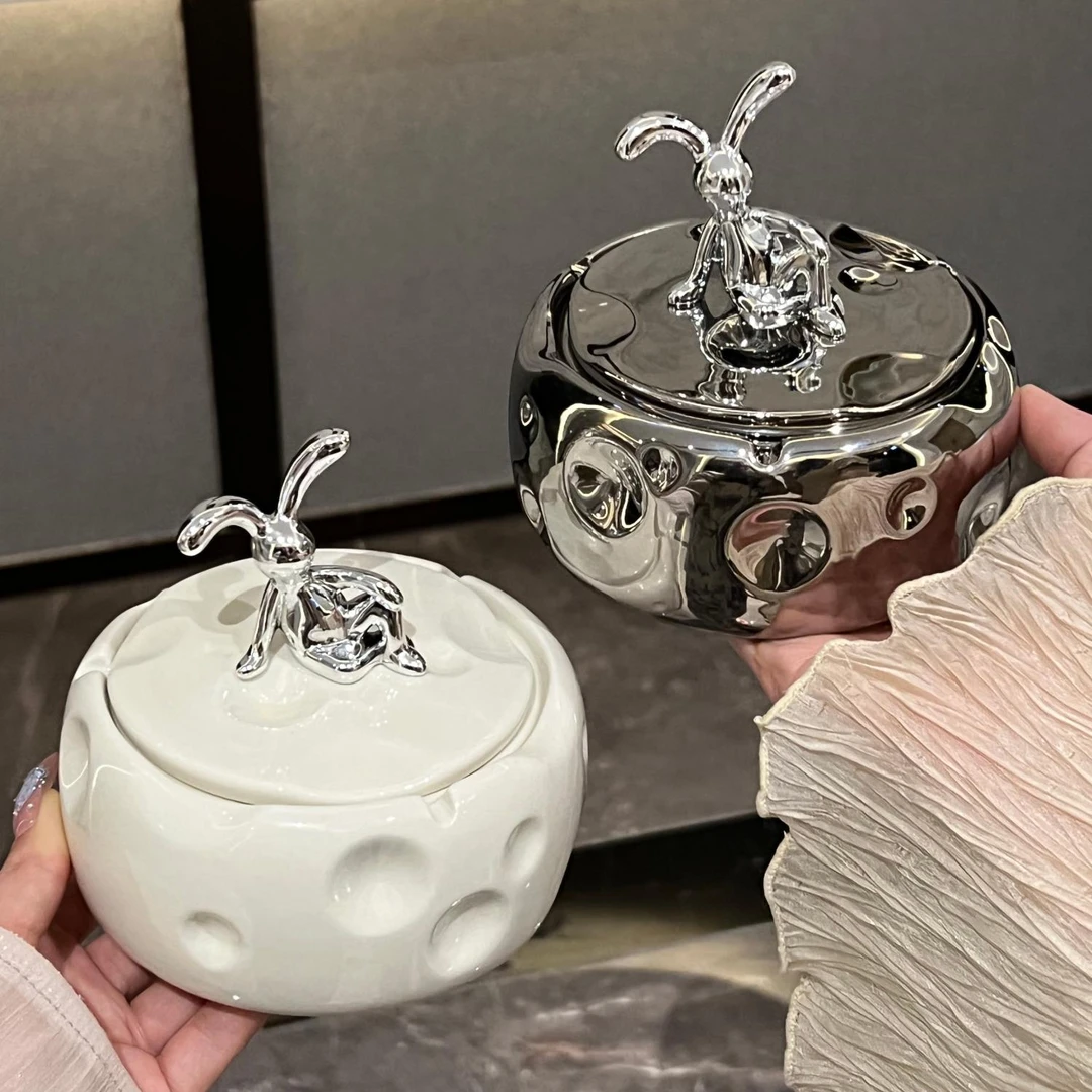 烟灰缸爆款2024新款可爱高级感防飞灰防烟味办公室带盖可爱风烟缸