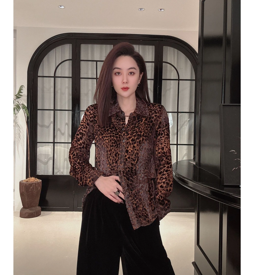 慕兰繁浮秋季新款气质时尚豹纹镂空丝绒高级显瘦衬衫ML-88659