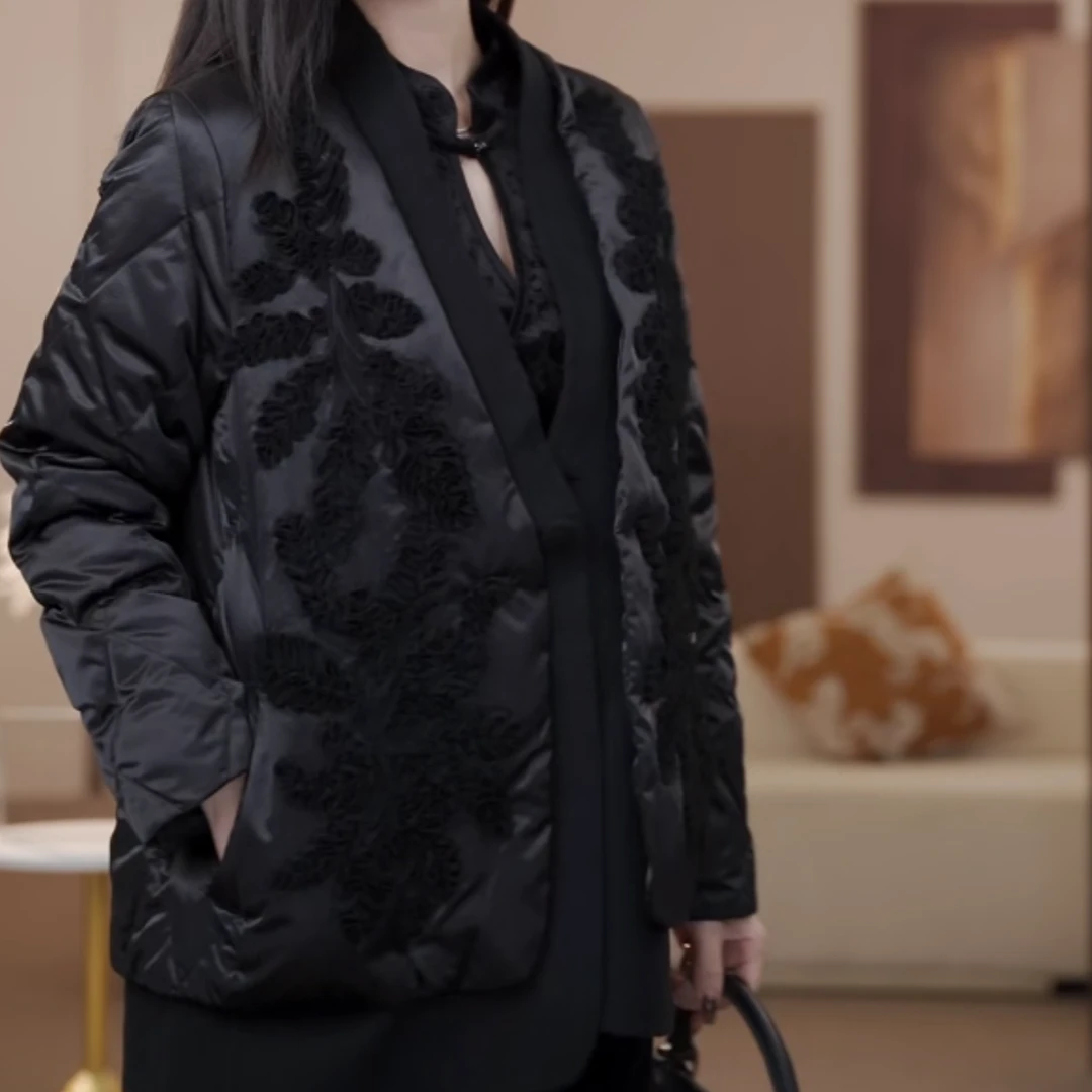 慕兰繁浮新款新中式国风气质刺绣印花拼接缎面保暖羽绒服XM-6028