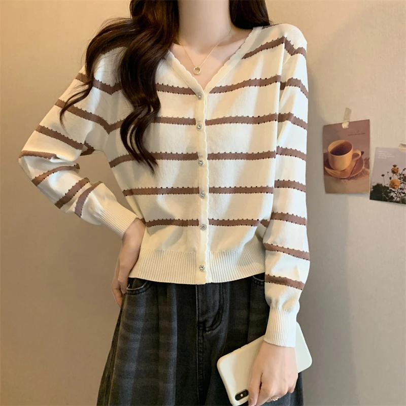 大码慵懒风长袖V领条纹针织衫女春秋季胖MM遮肚显瘦百搭开衫上衣