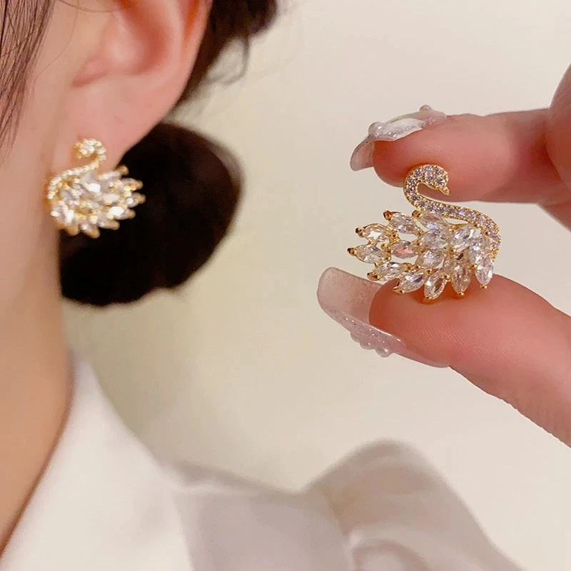 铜合金耳饰 轻奢设计感时尚天鹅耳钉精致小香风耳饰F3017