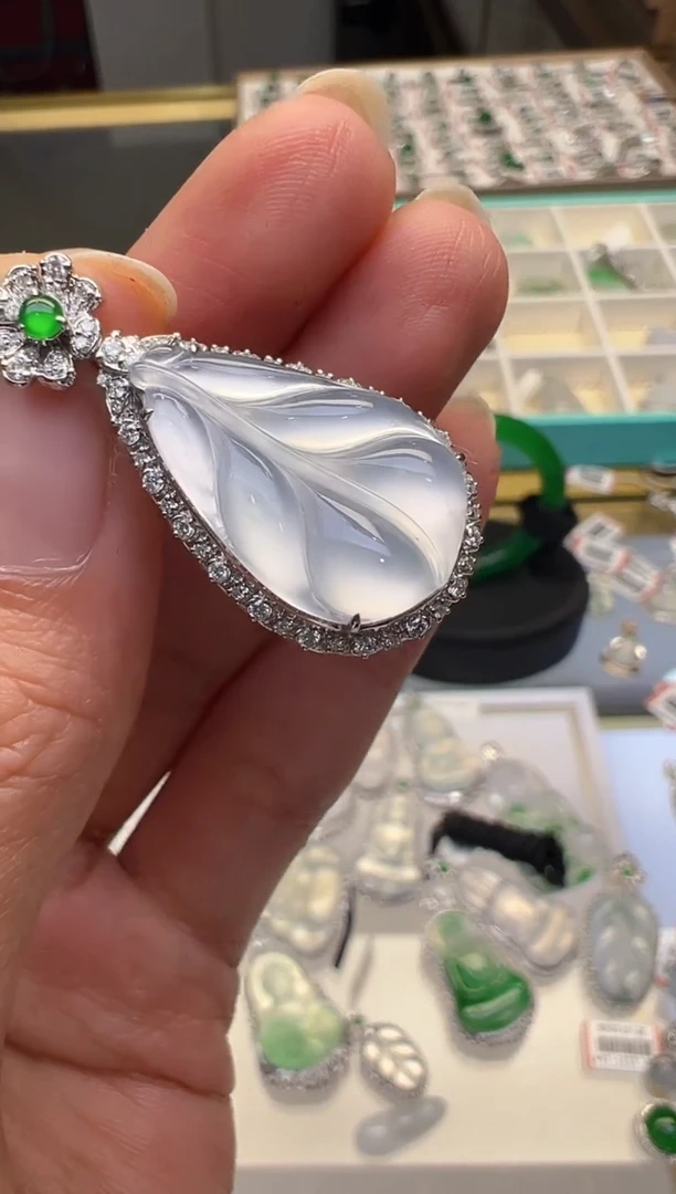 【闪购商品】翡翠吊坠(不含链)18K金镶嵌团购多样性发货拍一付一