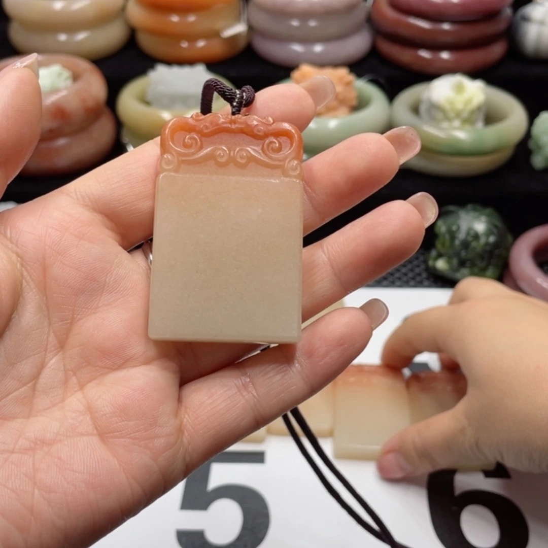 【闪购商品】石英质玉手镯未镶嵌梅**清