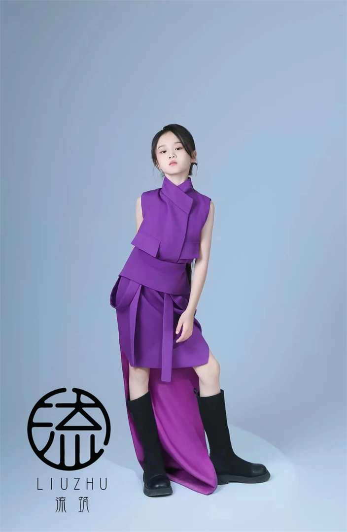 出售新款儿童高端走秀潮服礼服紫色女童星光游乐园主题个性走秀款