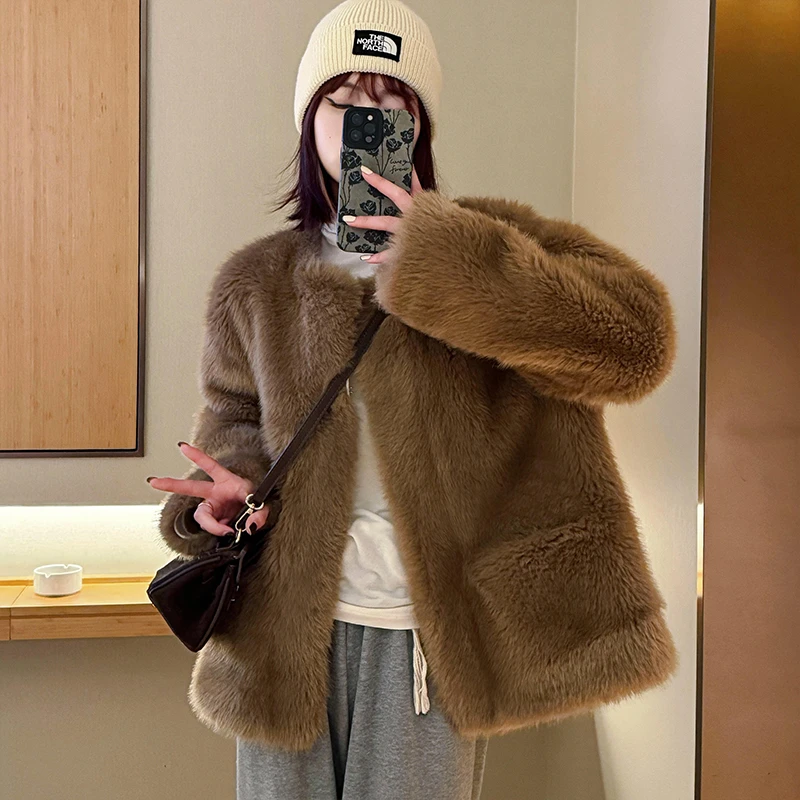 2024新款版型毛绒外套女大衣今年流行V领皮毛一体厚外套中长款