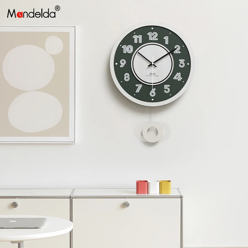 Mandelda免打孔2025新款钟表挂钟客厅家用简约创意摇摆时钟挂墙