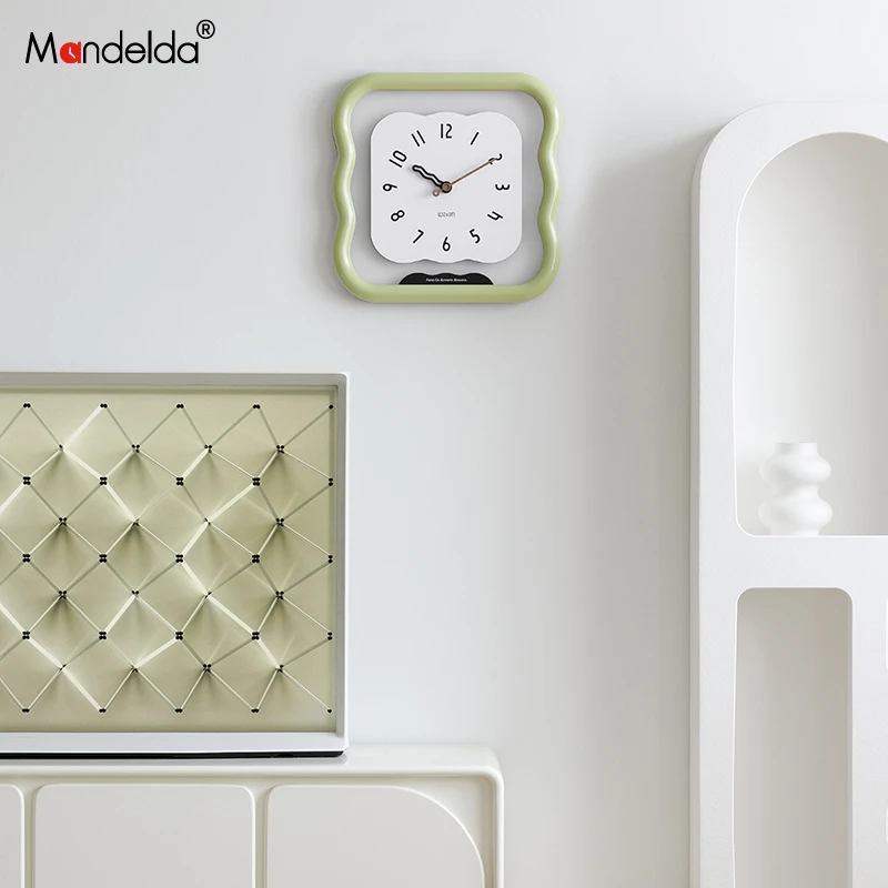 Mandelda免打孔2024新款奶油风挂钟客厅家用现代简约艺术时钟挂墙