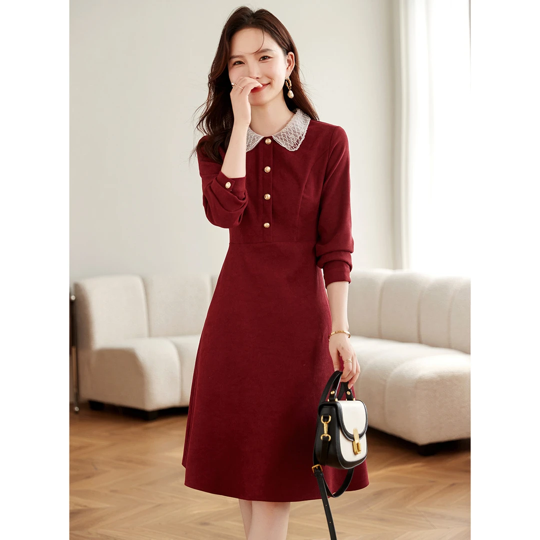 尚静新年红复古小个子连衣裙2025冬季新款休闲通勤风收腰连衣裙