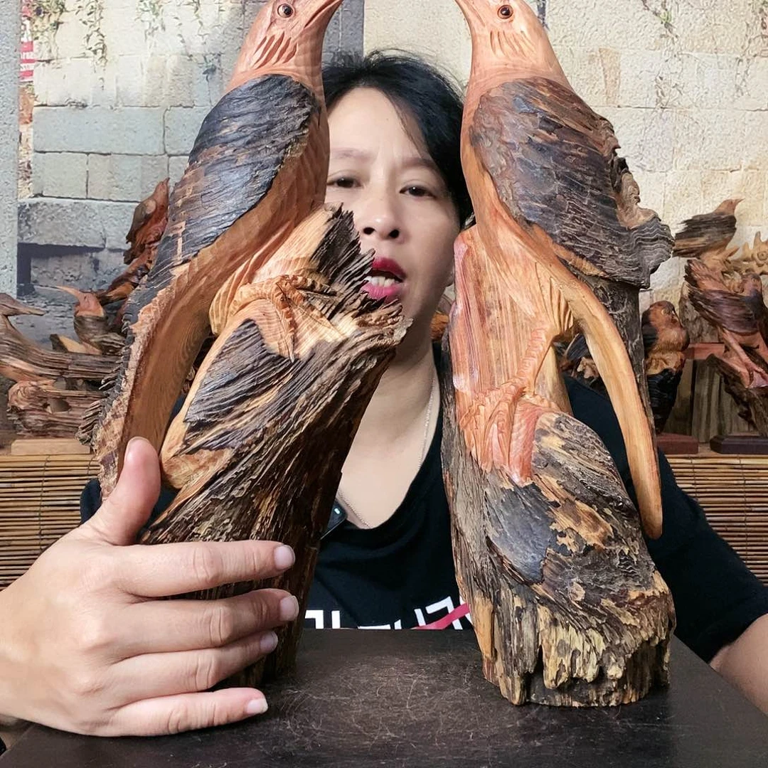 松木侯**秀琥珀木随行巧雕一