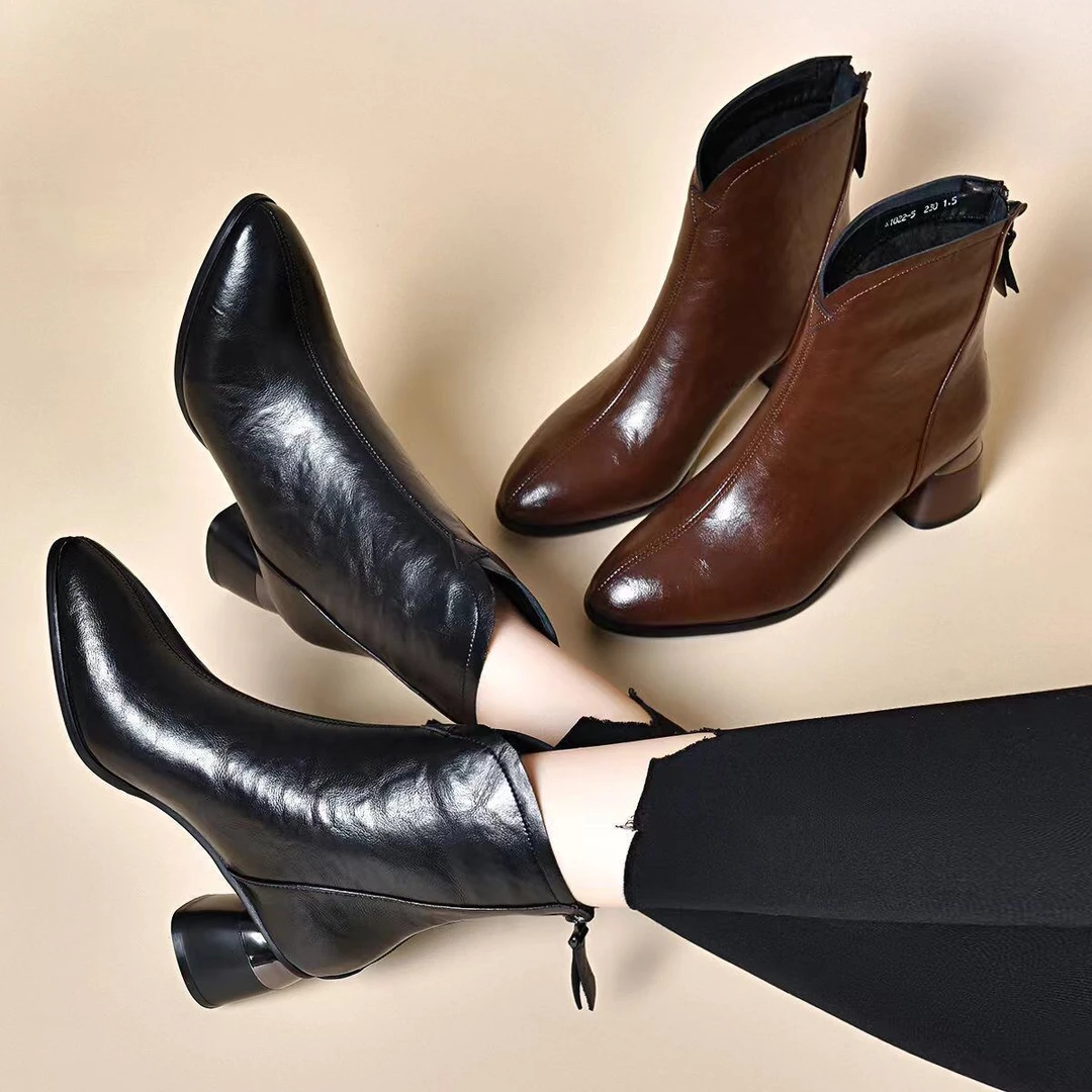 【翘颜女鞋】时尚时尚气质百搭尖头舒适软底软面粗跟洋气短靴5660