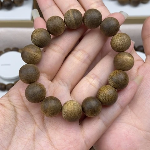 沉香手串人*人海南莺歌绿棋楠