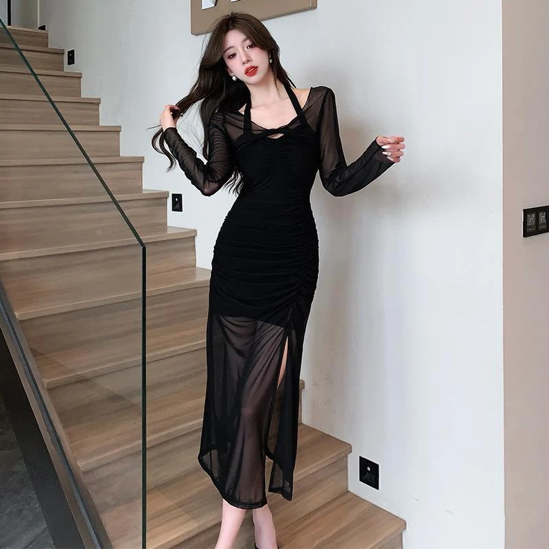 秋装搭配一整套时尚罩衫黑色挂脖吊带连衣裙女纯欲风网纱开叉长裙