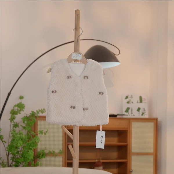 【编号K870】XSH-1-12-儿童贴布蝴蝶结毛毛马甲米色-XSH