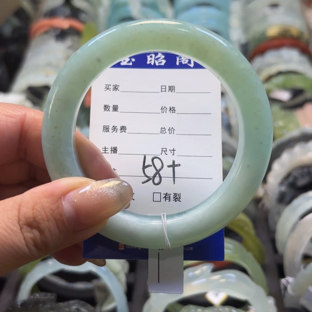岫玉手镯未镶嵌福利不退