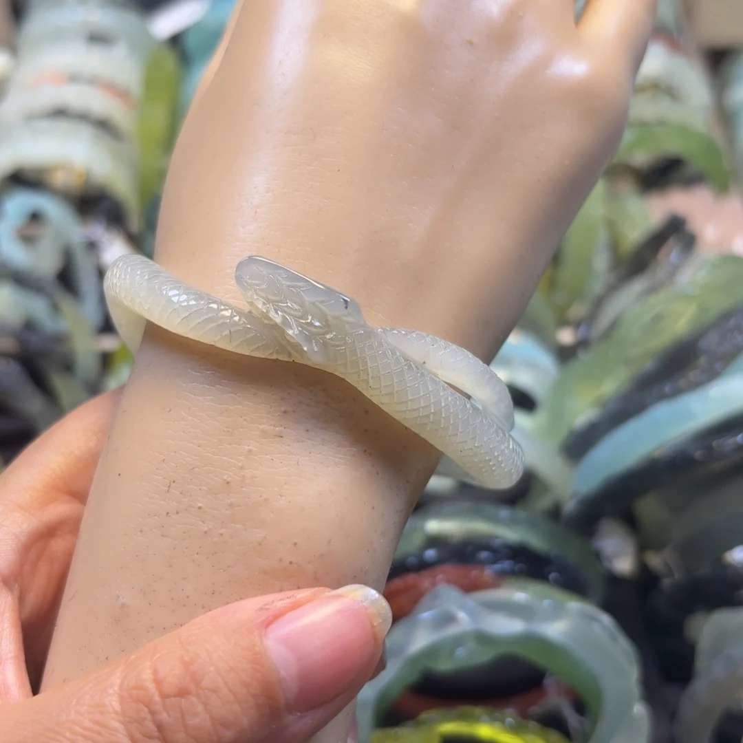 岫玉手镯未镶嵌蛇镯
