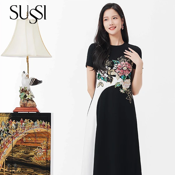 SUSSI/古色夏商场同款黑白拼色圆领贴刺绣花短袖时尚连衣裙复古