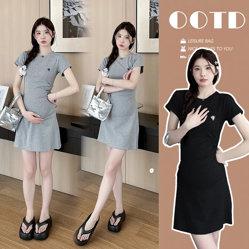 孕妇连衣裙网红夏季新款短袖宽松显瘦小众设计感刺绣褶皱连衣裙