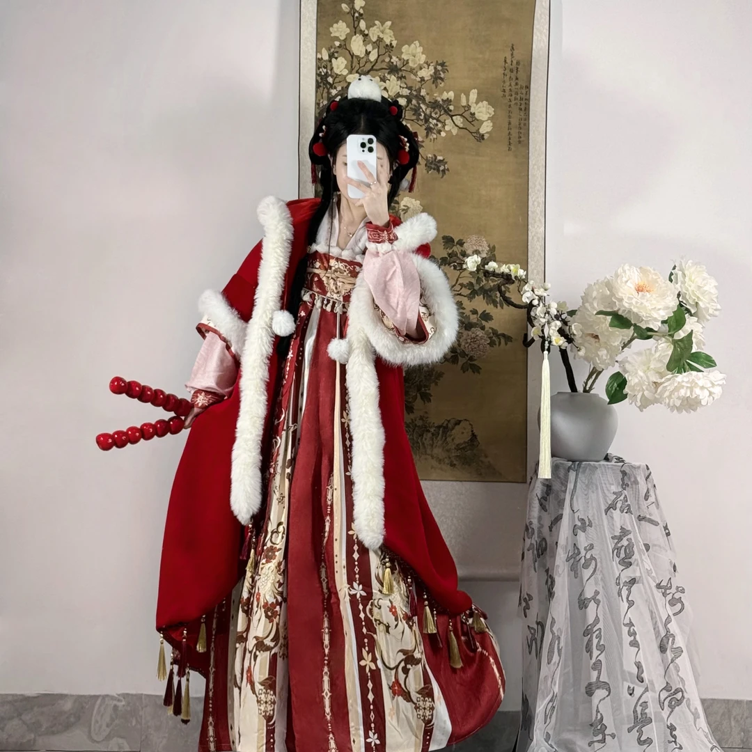 新款山海阁【锦鲤小财神】原创汉服女加厚斗篷冬款齐胸襦裙拜年服