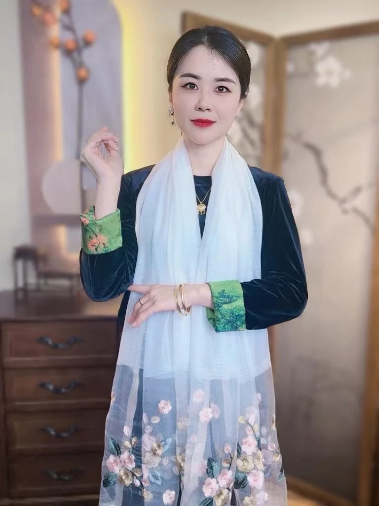 2025新款 刺绣款175*75左右桑蚕丝围巾百搭丝巾-【丝锦秋恋】 白色