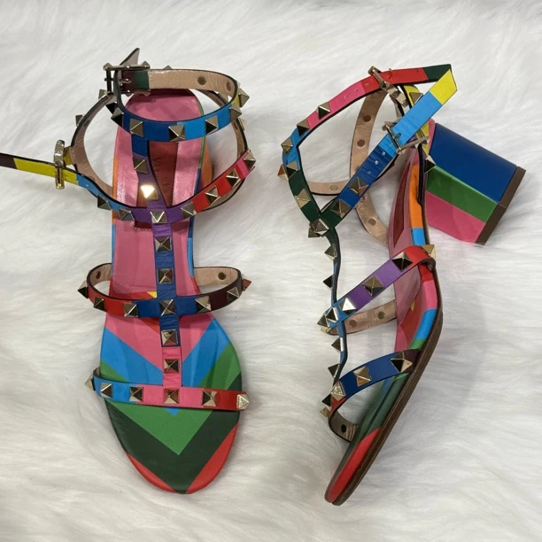 95新 Valentino/华伦天奴 铆钉搭扣 粗高跟鞋 35码 公价6.2k g016