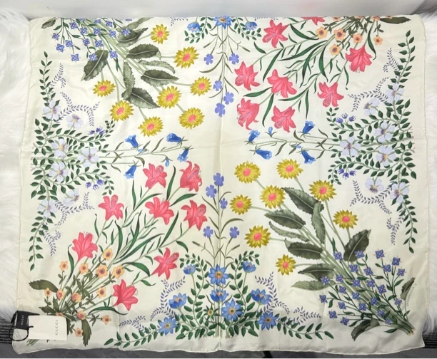 全新未使用 GUCCI/古驰 花卉真丝丝巾 99新带吊牌 公价6K