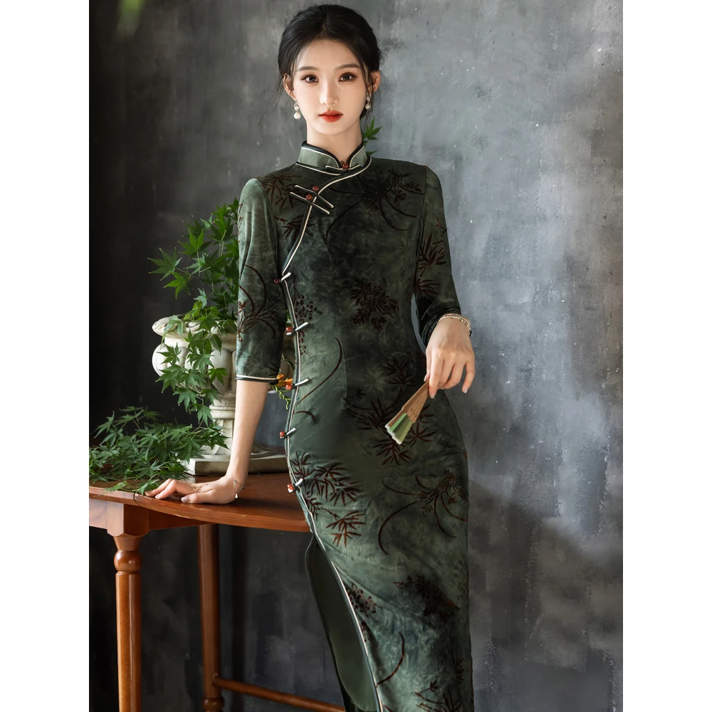 墨绿新中式复古风旗袍2025秋季新款收腰显瘦年轻款日常可穿连衣裙
