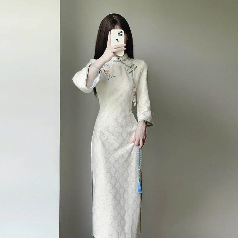 白色旗袍新款2025新款秋冬季洋装新中式少女年轻款高端气质连衣裙