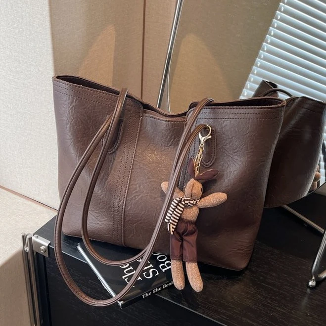 秋冬复古大容量包包女2024新款上班通勤单肩包软皮简约百搭托特包