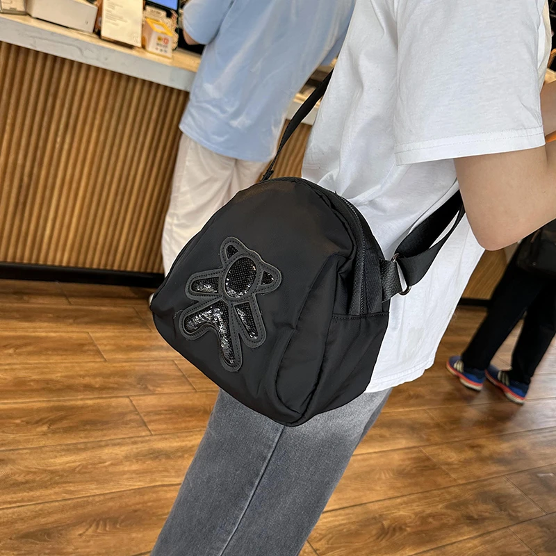 牛津贝壳包女斜挎2025新款洋气小包包百搭运动休闲帆布包柔软胸包