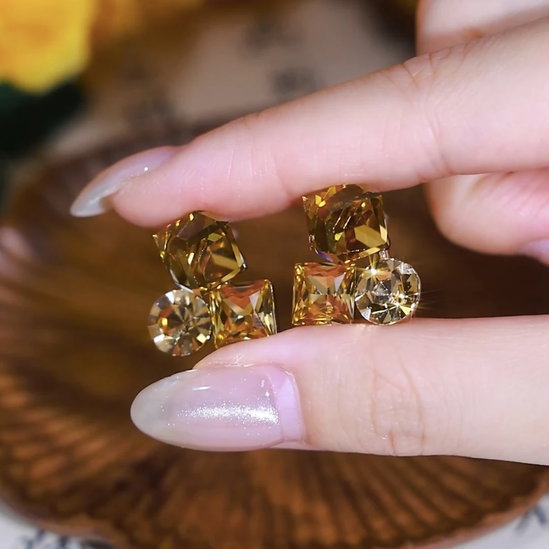 铜合金合成锆石耳饰 【落日余晖】美拉德色三角形水钻几何方块耳钉