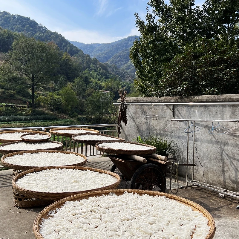 小铁盘晃的儿时米面  自然晾晒