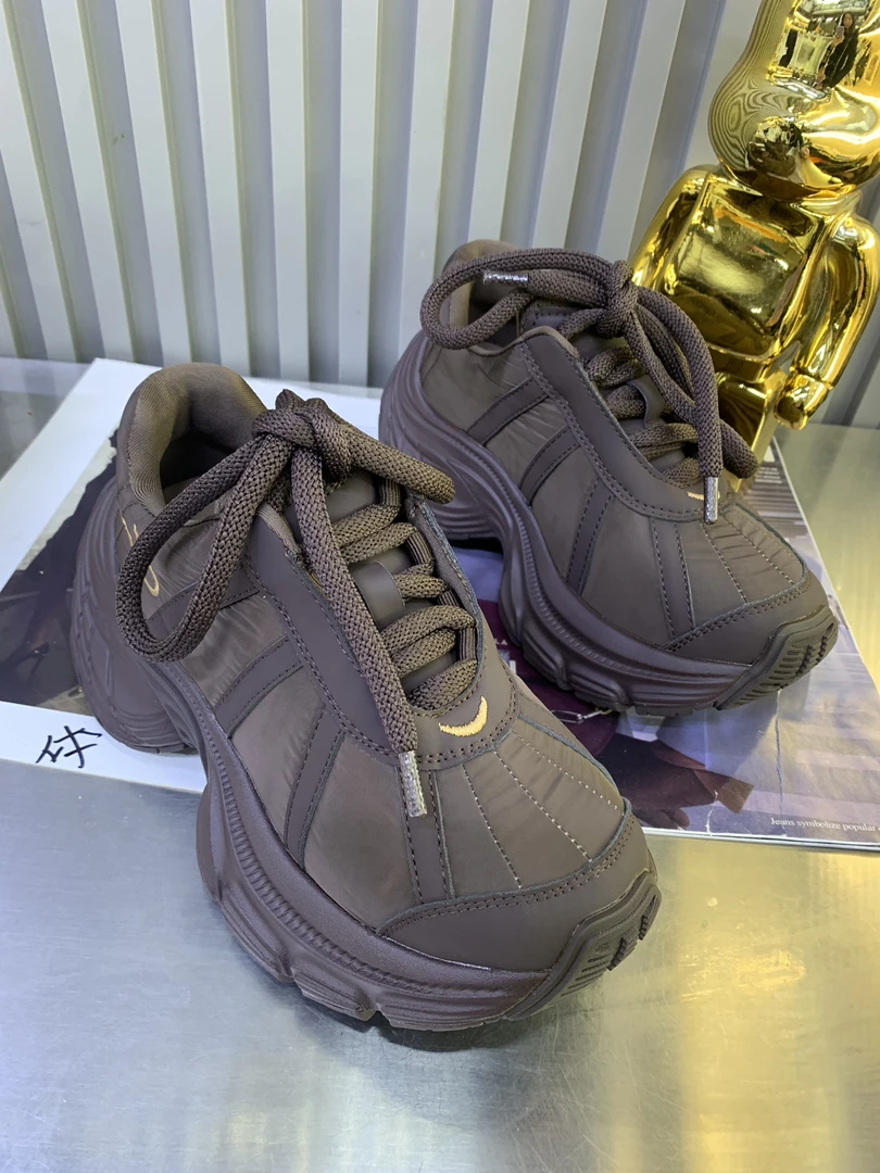 欧货洋气老爹鞋，底厚6厘米，增高显瘦，脚感舒适，降落伞材质，皮里