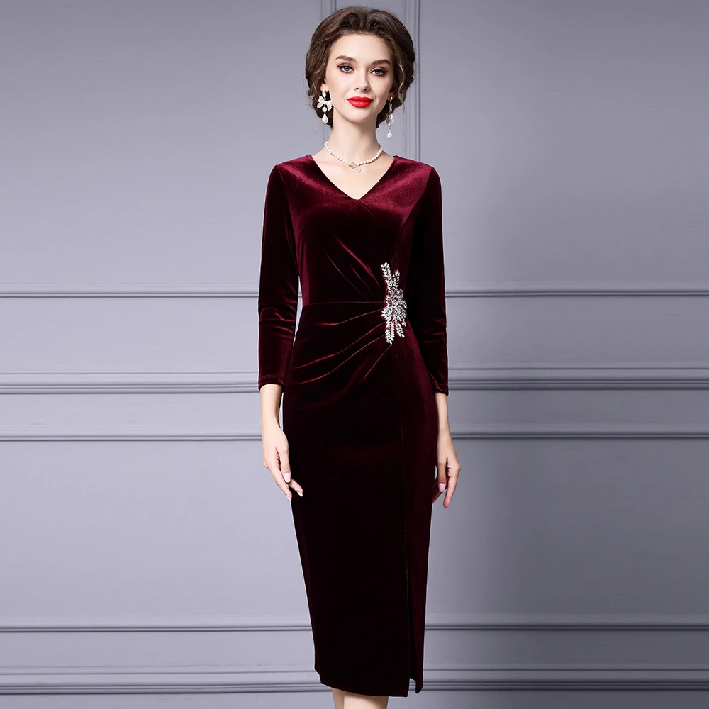 枝荔阔太太洋气高贵连衣裙2025秋季新款显瘦遮肉丝绒长款包臀裙子