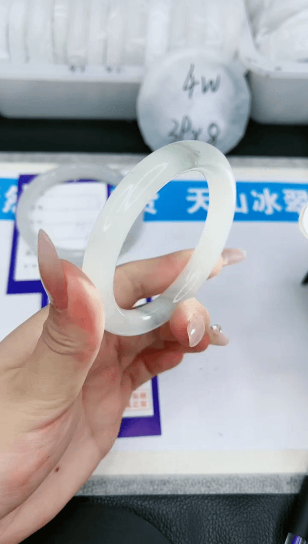 【闪购商品】石英质玉手镯未镶嵌（多样性发一）115-55+