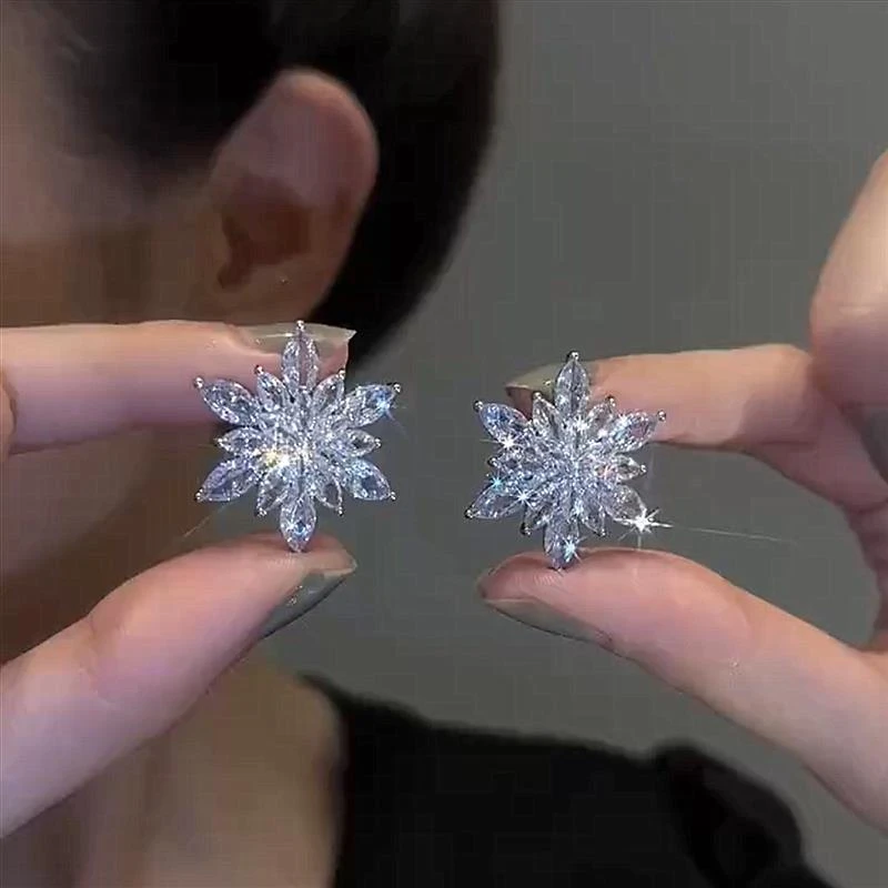 925银耳饰S925银针新款潮微镶满锆石雪花朵耳钉奢华气质优雅高级