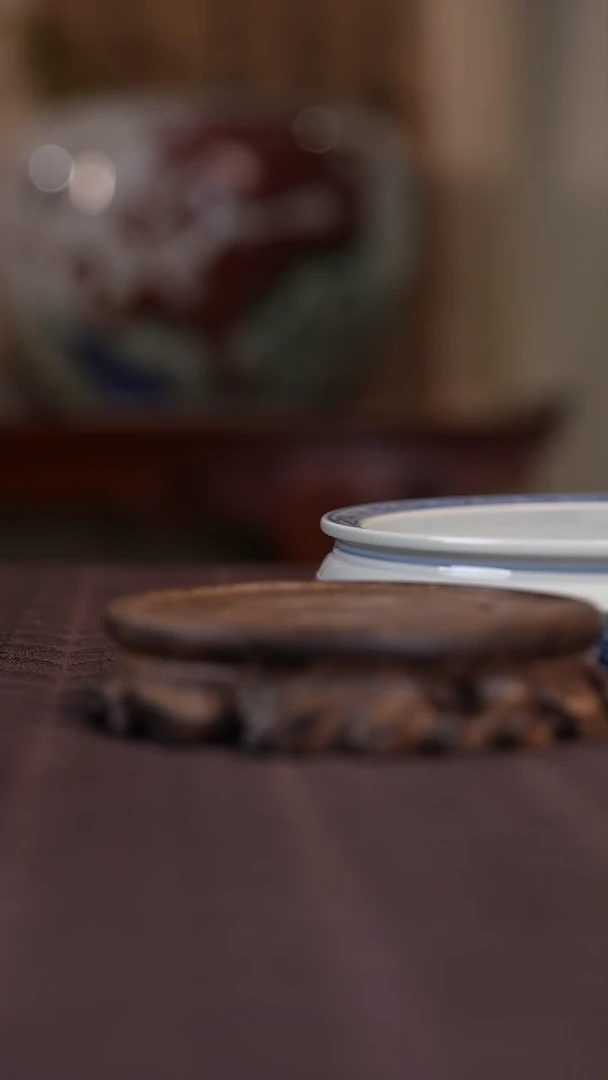 【闪购商品】瓷  尾款 蓝底花卉小号马蹄杯