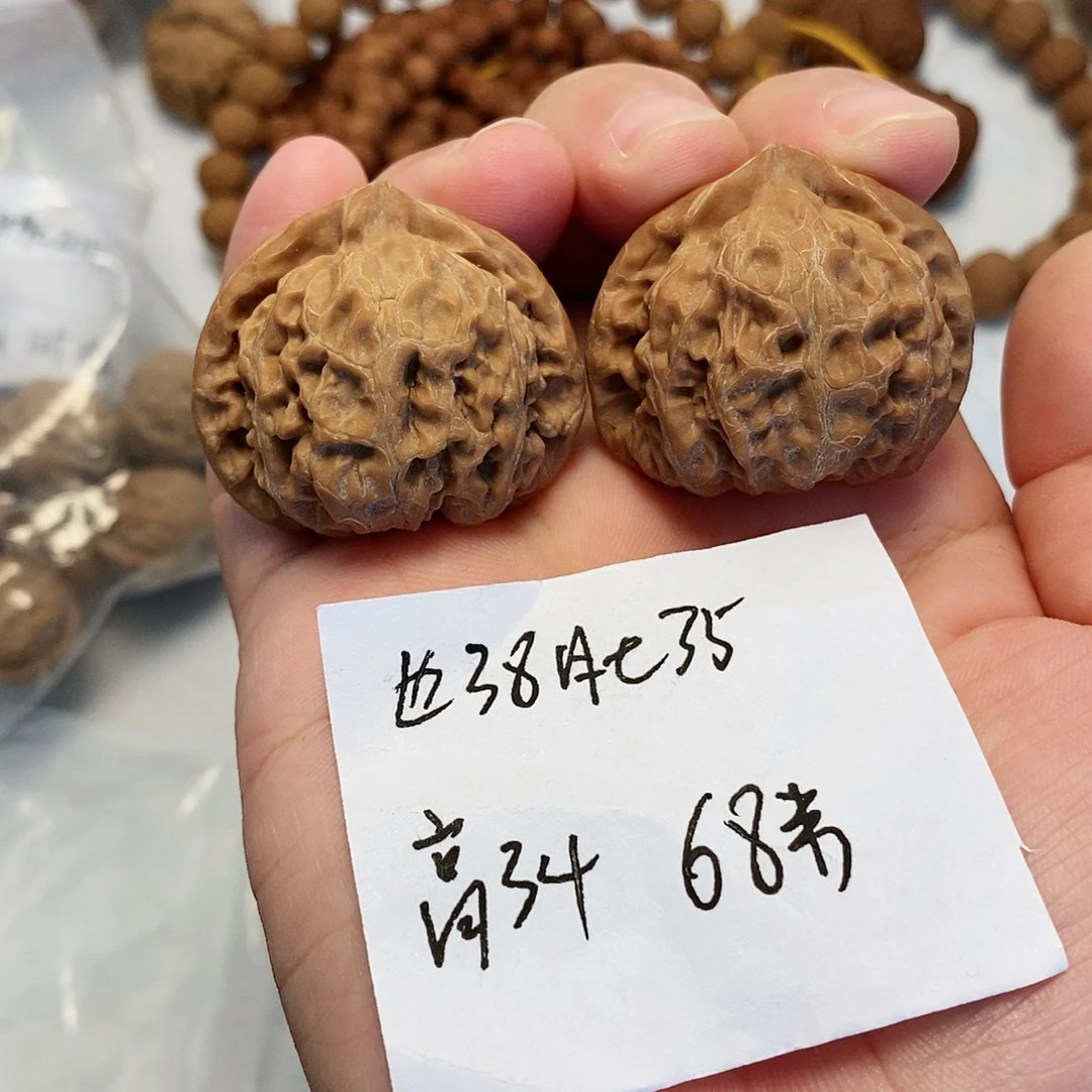 核桃核雕山地宫灯手捻