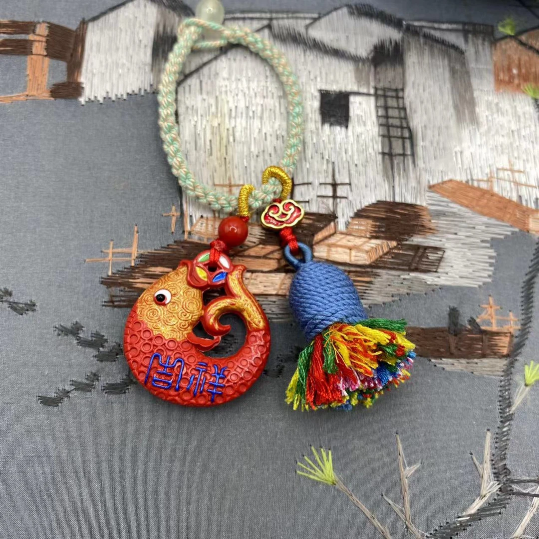 含辰砂工艺品高含量朱砂红砂设计款彩绘连年有余小鱼儿毛球钥匙扣