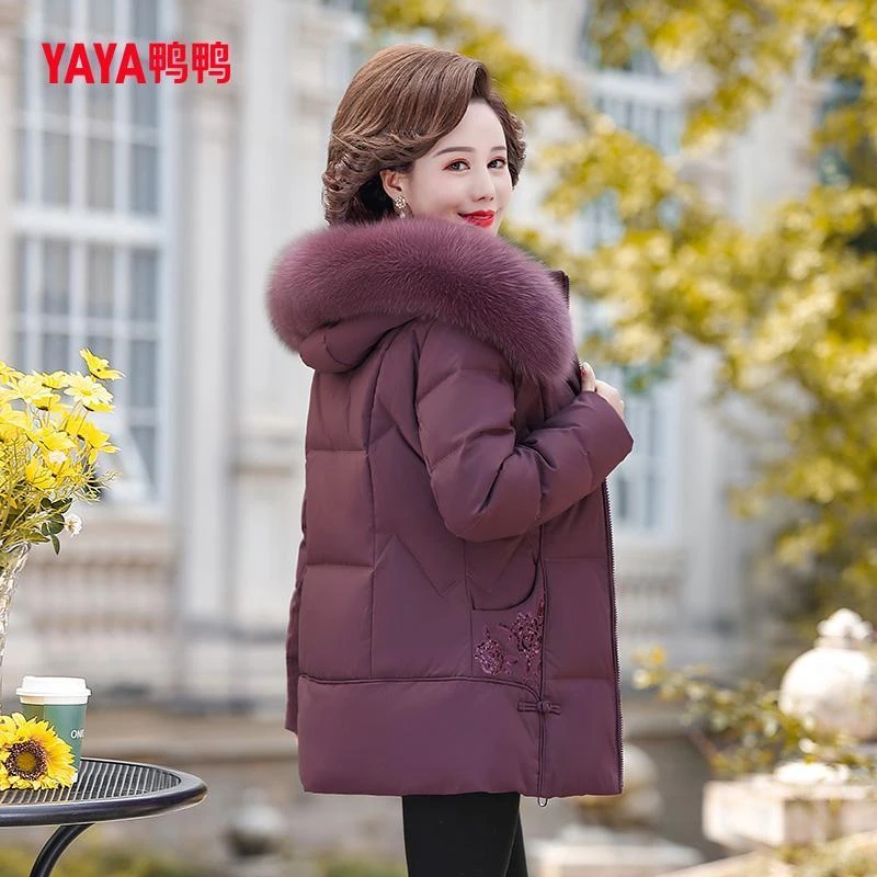 YAYA/鸭鸭中年妈妈冬装洋气短款羽绒服中老年女冬装老人奶奶外套