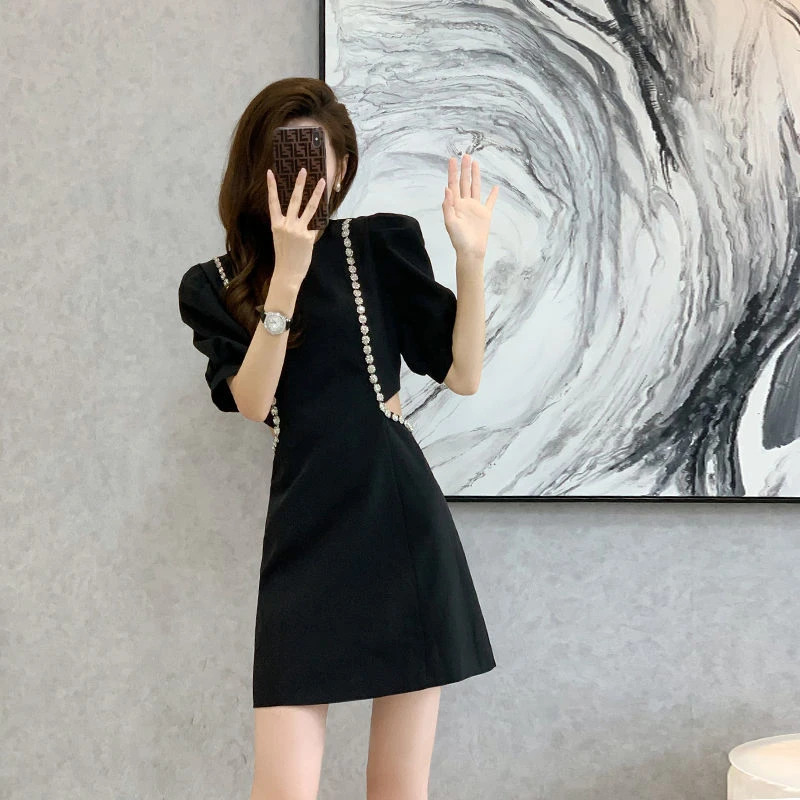露腰连衣裙女夏季气质性感显瘦a字裙设计感小众法式名媛公主裙子