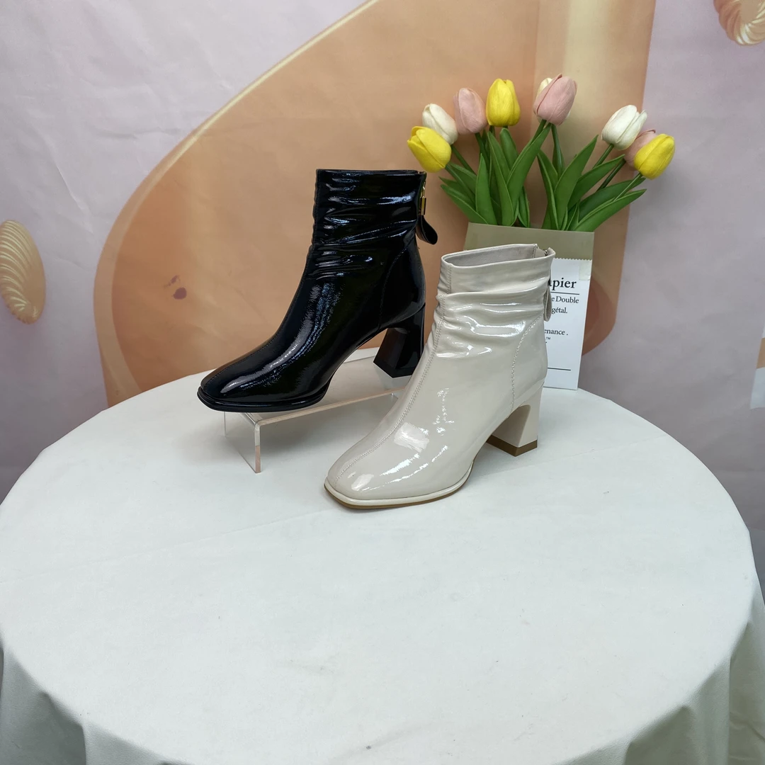 D2020秋冬新款粗高跟亮皮舒适柔软百搭短靴F