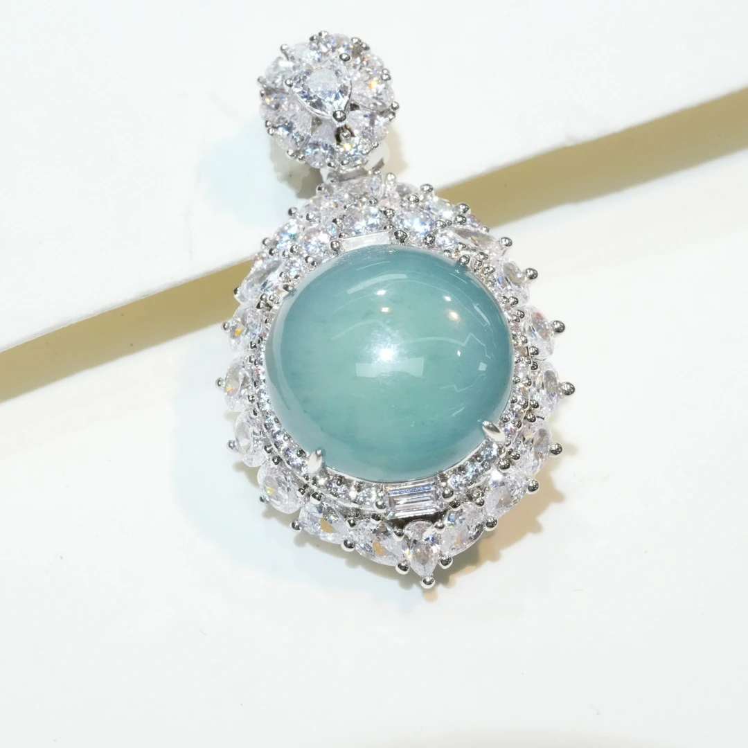 天然A货翡翠蓝水蛋面吊坠优雅时尚款多样性发其一