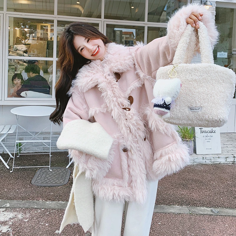 粉色牛角扣皮毛一体外套冬季女2024新温柔风加厚保暖仿羊羔毛棉衣