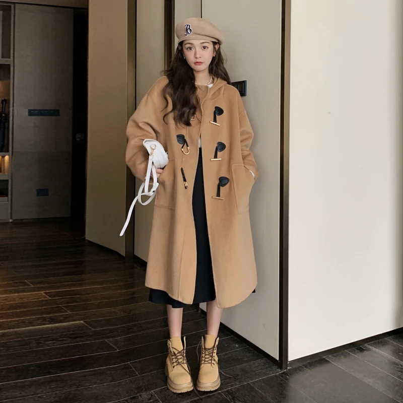 卡其色双面羊毛大衣女秋冬2023新款学院风金属牛角扣连帽毛呢外套