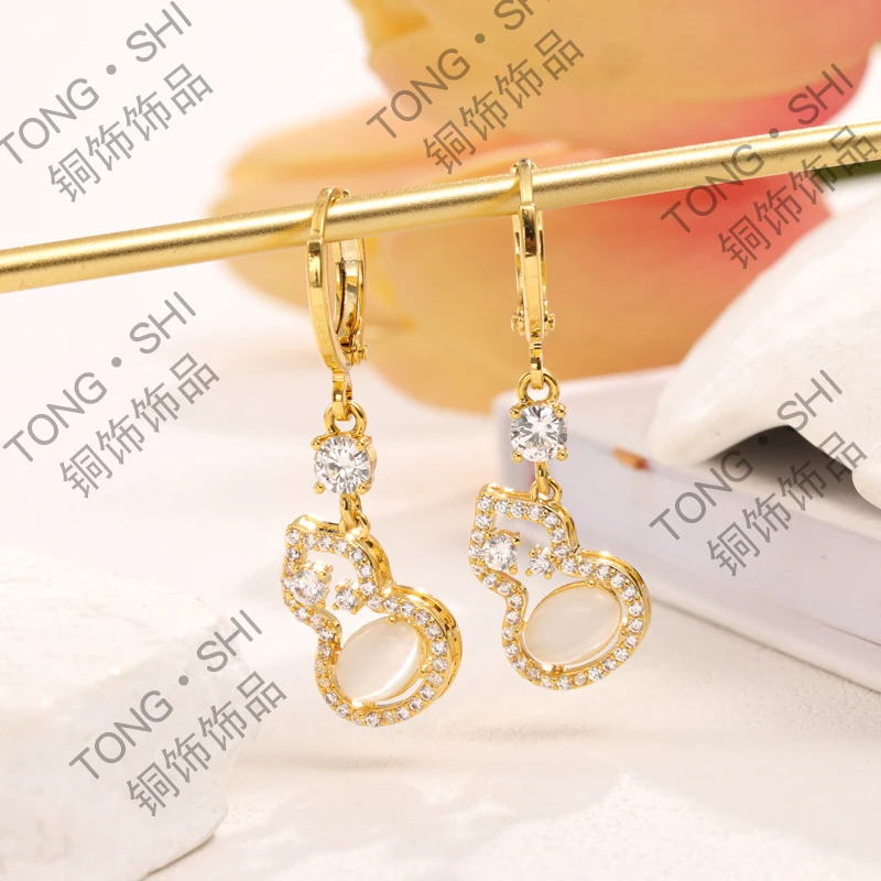 铜合金合成锆石耳饰 高级感时尚精致葫芦耳环百搭小众设计感耳饰