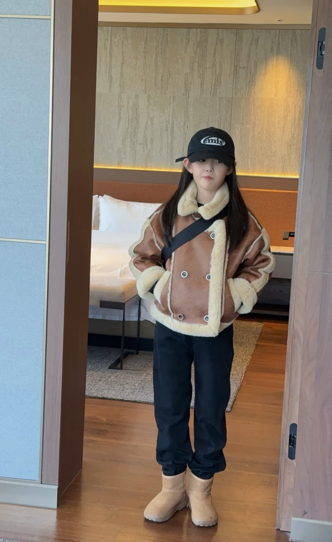 泡妈童装   【卡皮&拉机车】冬儿童新款男童女童毛毛外套24393