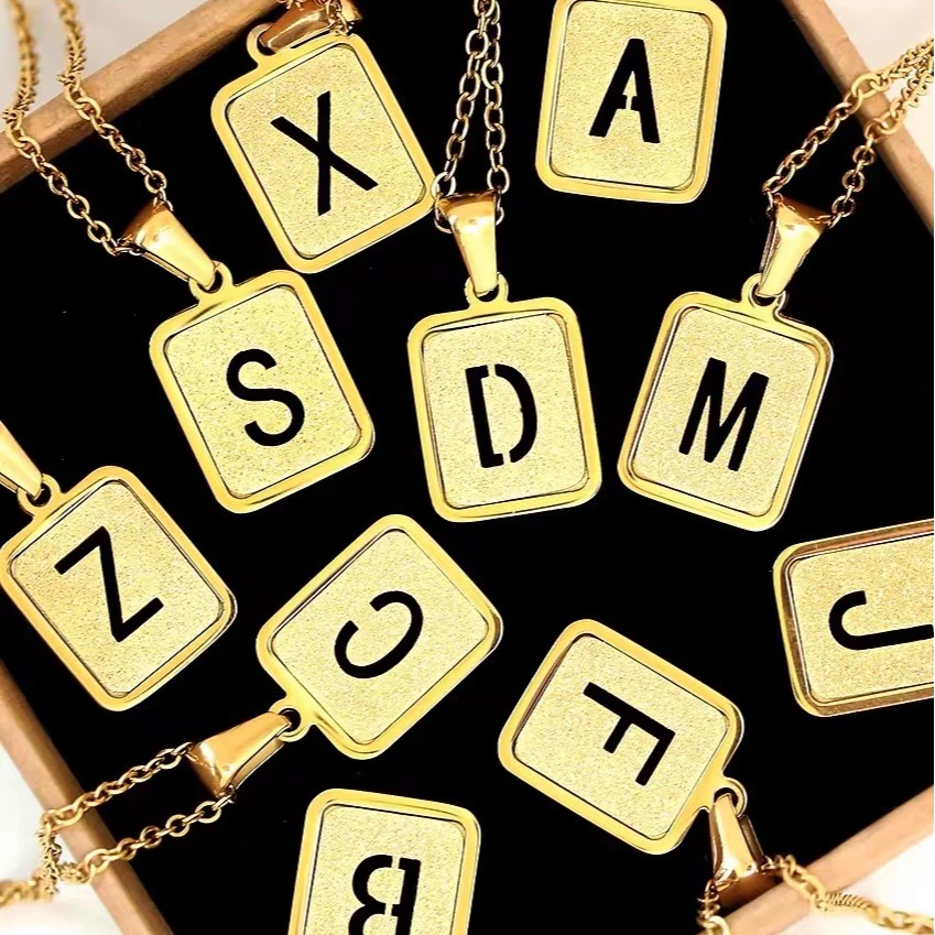 钛钢项链 洗澡不用摘不掉色双面26个字母钛钢字母ins方牌项链情侣