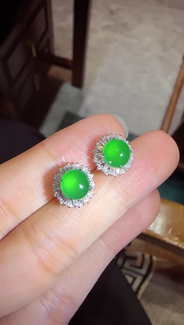 【闪购商品】翡翠耳钉18K金镶嵌蛋面