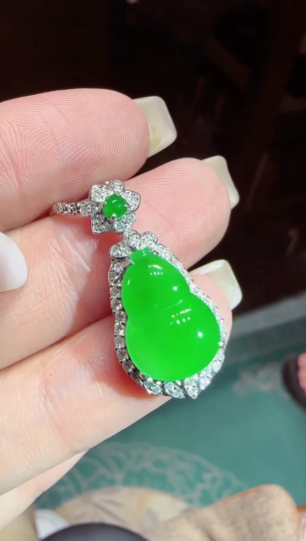 【闪购商品】翡翠吊坠(不含链)18K金镶嵌葫芦