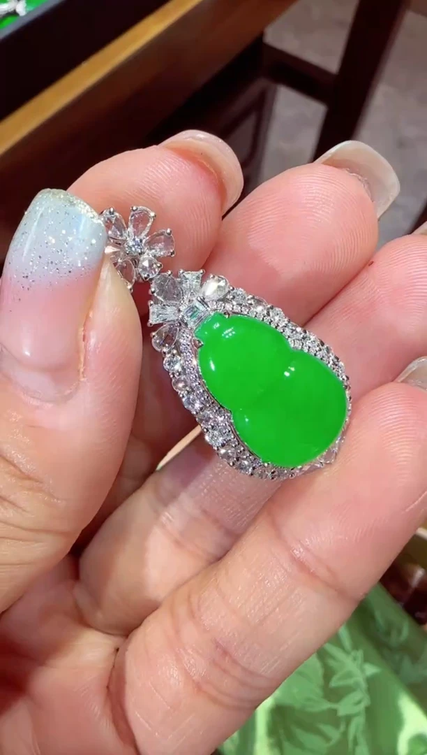 【闪购商品】翡翠颈饰18K金镶嵌葫芦